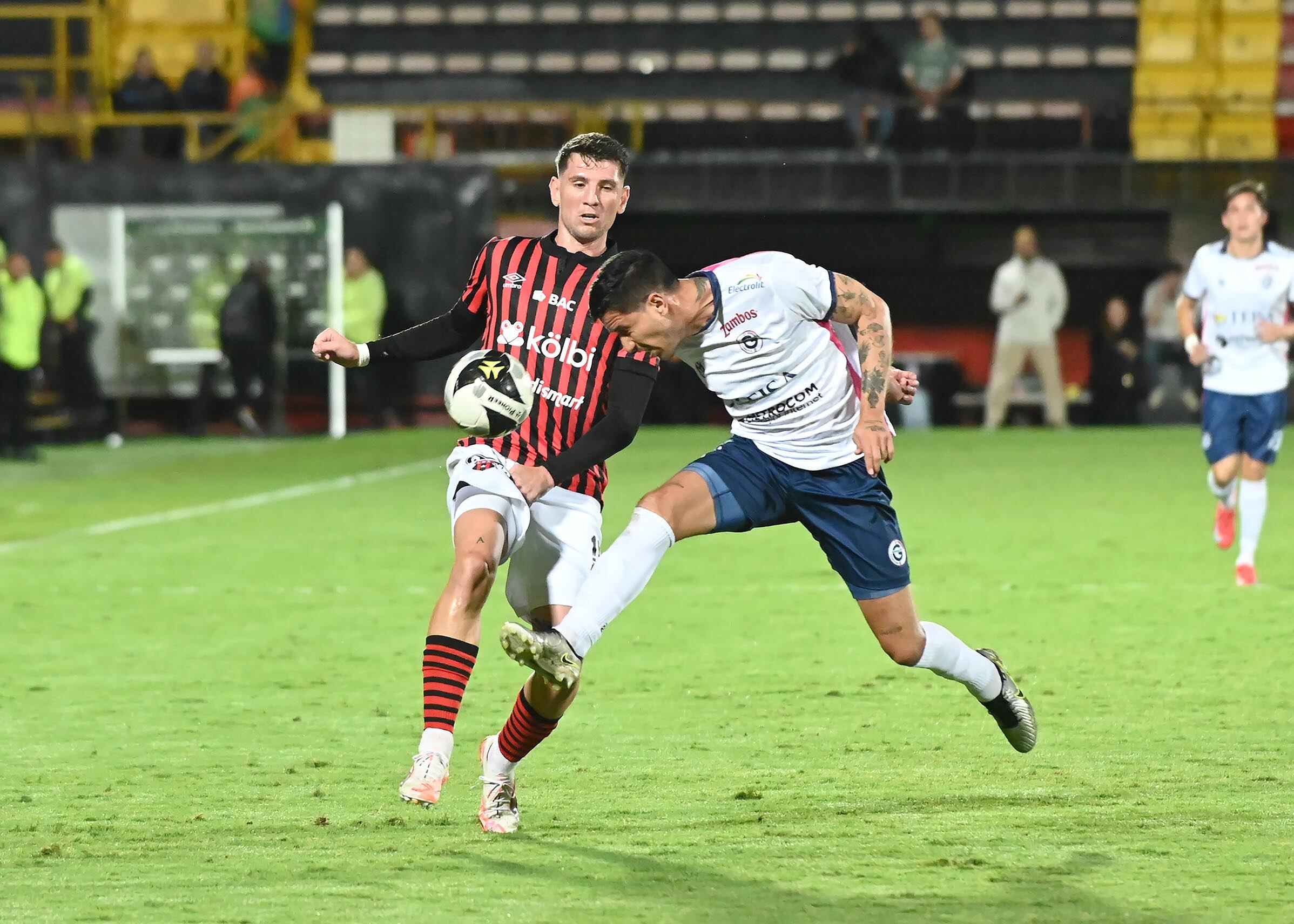 03 de agosto del 2025. Estadio Alejandro Morera Soto, Alajuela. 18:00 hrs. Jornada # 2 del Torneo de Apertura 2025 del Campeonato Nacional de Futbol de Primer División. La Liga Deportiva Alajuelense (LDA) enfrenta como local al Guadalupe F.C. En la foto: Ambiente previo al juego, técnicos de ambos equipos: Oscar Ramírez y Fernando Palomeque además de acciones durante el juego. Foto: Albert Marín.