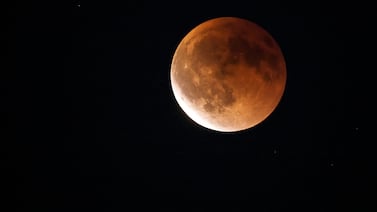 Eclipse lunar se verá en Costa Rica la madrugada de este martes: a qué hora mirar la Luna roja