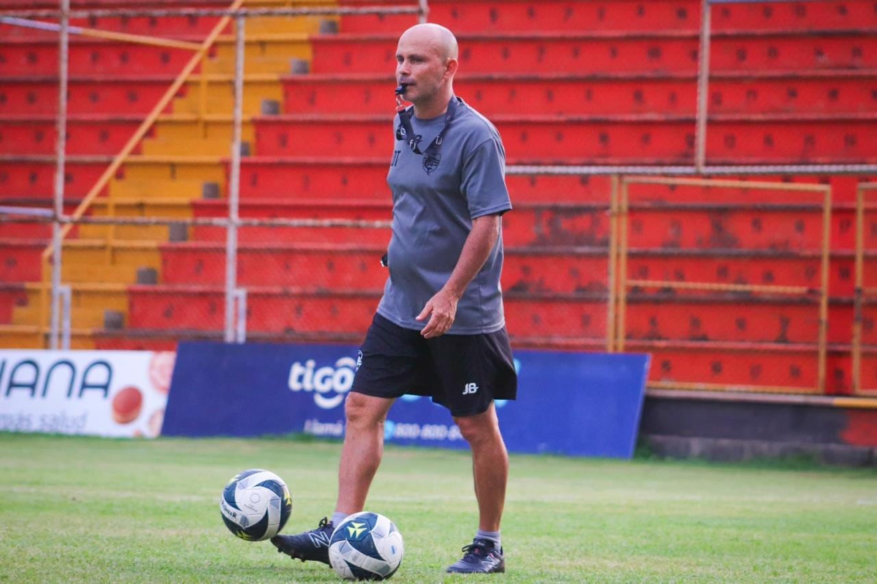 Luis Fernando Fallas
Entrenador Puntarenas FC
12 de noviembre del 2024
Cortesia: Puntarenas FC