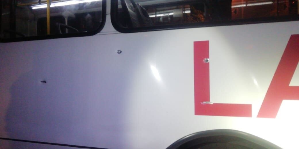 Joven de 25 años resulta herido en balacera contra bus en San Sebastián. Foto cortesía.