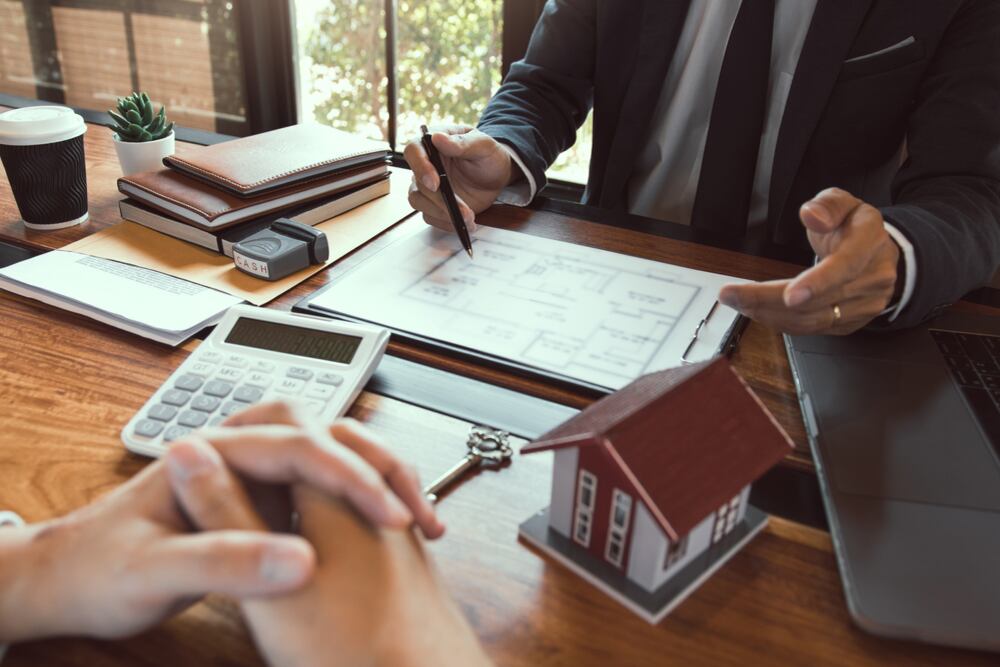 OIJ investiga a notarios públicos sospechosos de fraudes registrales. Foto shutterstock.