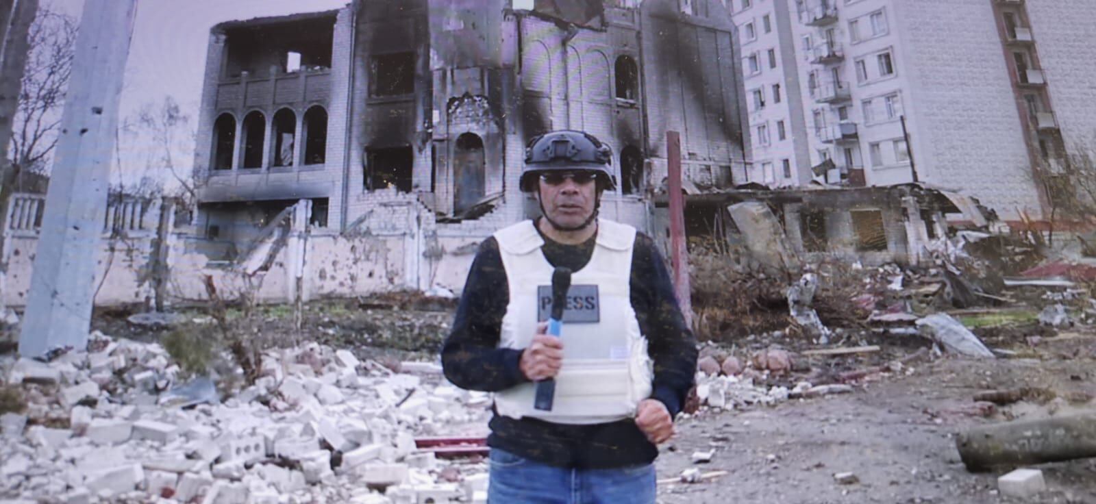 El periodista tico-colombiano, Héctor Guzmán, regresó a Costa Rica hace una semana tras haber estado 100 días en zona de guerra porque se fue a Europa a cubrir la invasión de Rusia a Ucrania.