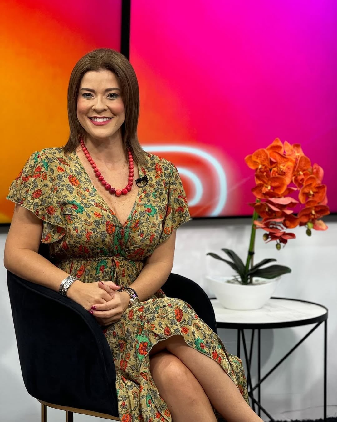 Fabiola Herra y Paula Brenes, presentadoras de La Revista de canal 8.