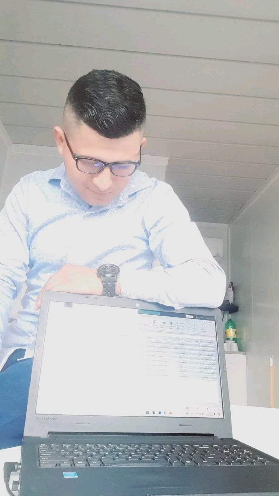 Alexander Cano dejó Nicaragua con un título de ingeniero agrónomo bajo el brazo y apenas el dinero para el pasaje. En Costa Rica aceptó cualquier trabajo honrado hasta volver a ejercer su profesión