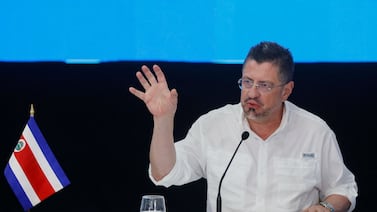 Salen a la luz nuevos datos que ponen en duda la transparencia de la campaña de Rodrigo Chaves