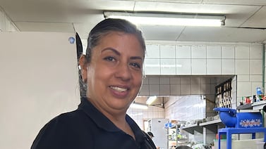 Kattia Arceyut madruga todos los días sacar adelante a su familia y además saca tiempo para servir a su comunidad