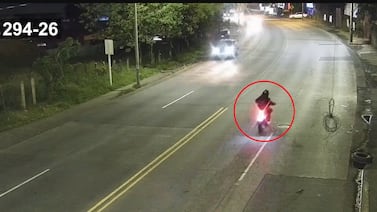 Video: Conductor de bicimoto mató a adulto mayor y escapó; OIJ pide ayuda para encontrarlo