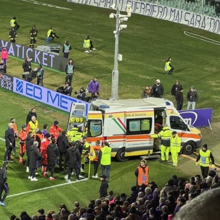 Edoardo Bove, jugador de la Fiorentina se desplomó al minuto 17 del juego entre su equipo y el Inter. Captura de pantalla.