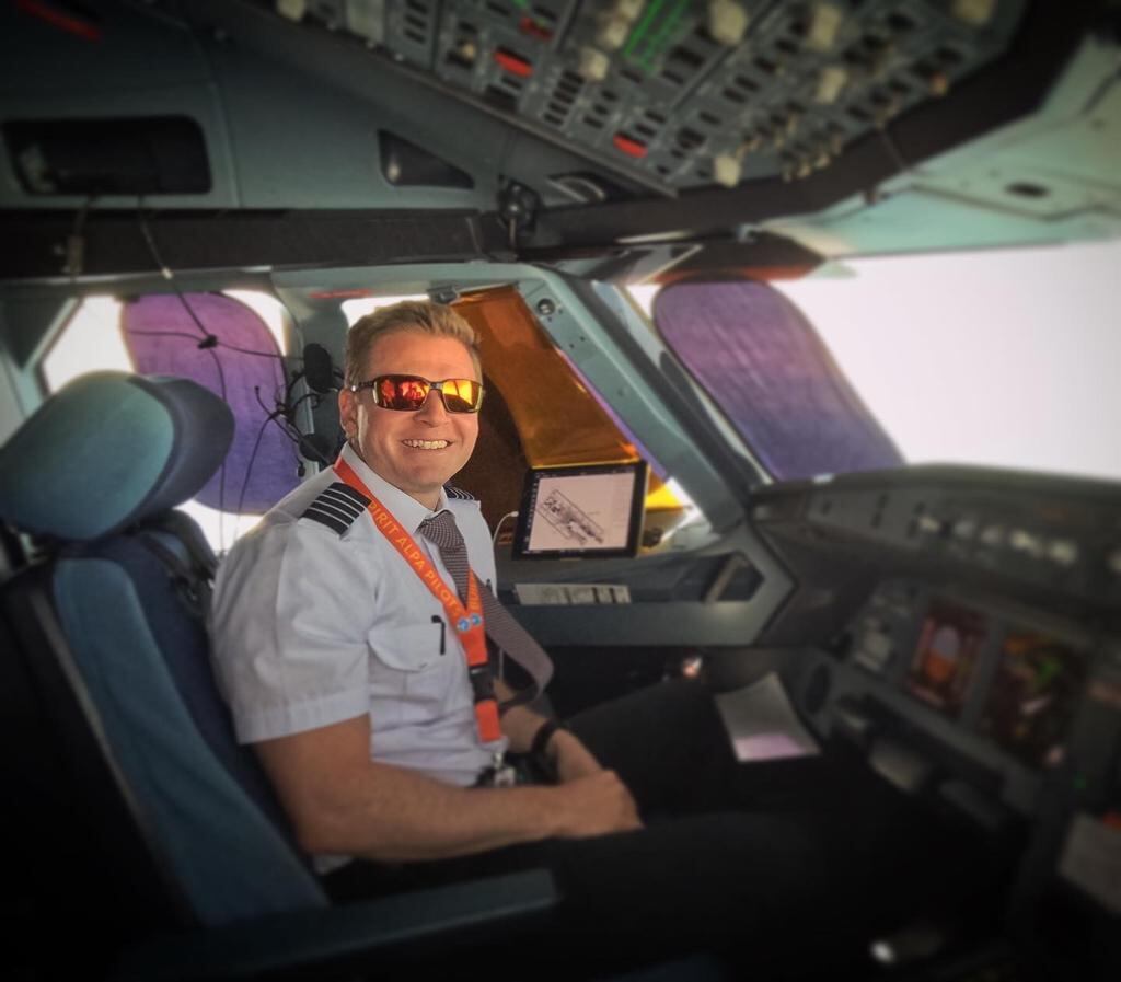 Gabriel Araya es un tico que subió en grande y ahora se dedica a volar aviones