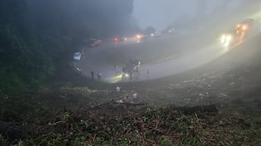 Fatal vuelco en carretera peligrosa deja una persona fallecida en la zona sur del país