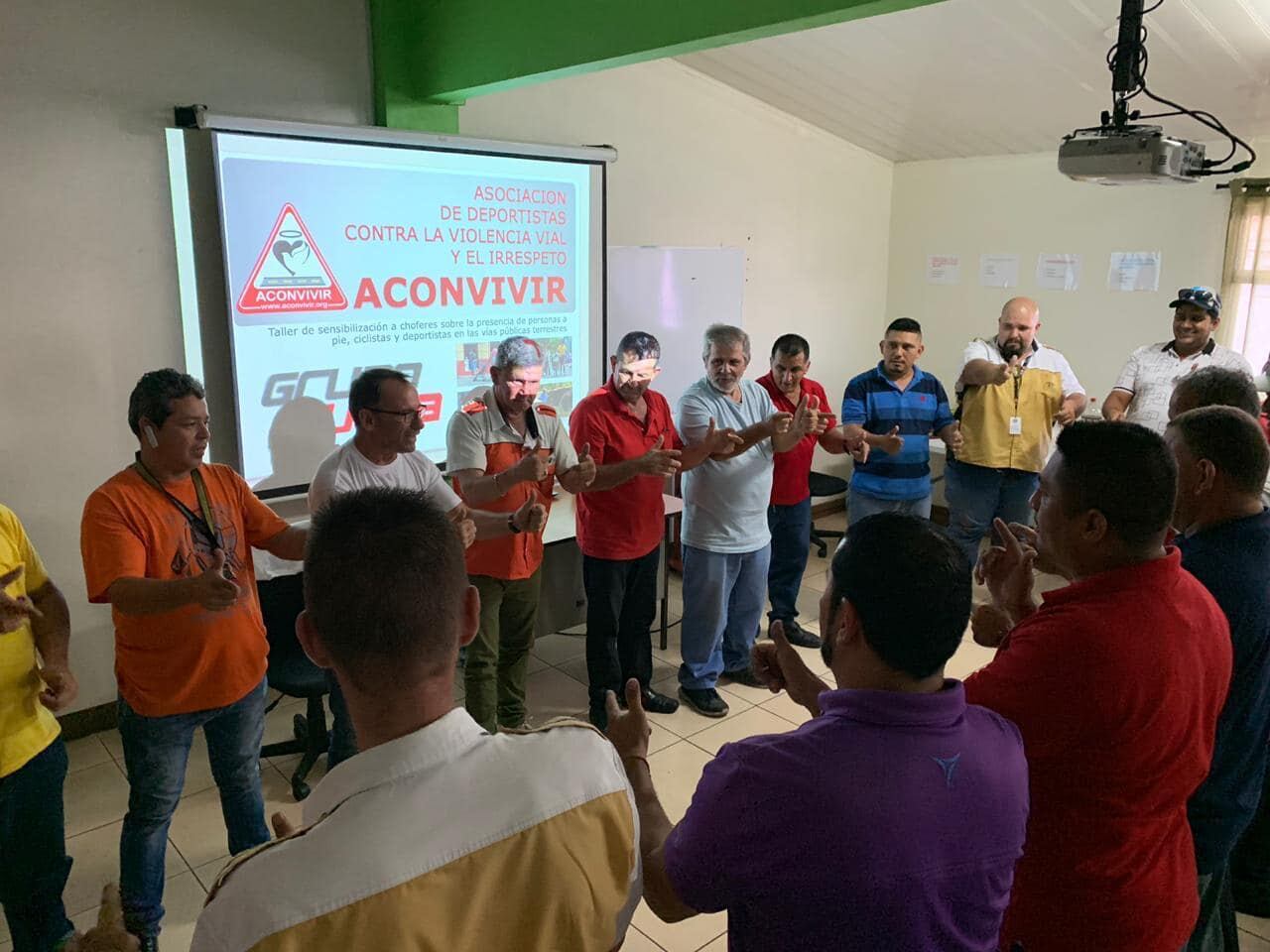 Tuasa montó en bicicleta a sus choferes para que sientan el ácido de andar en carretera