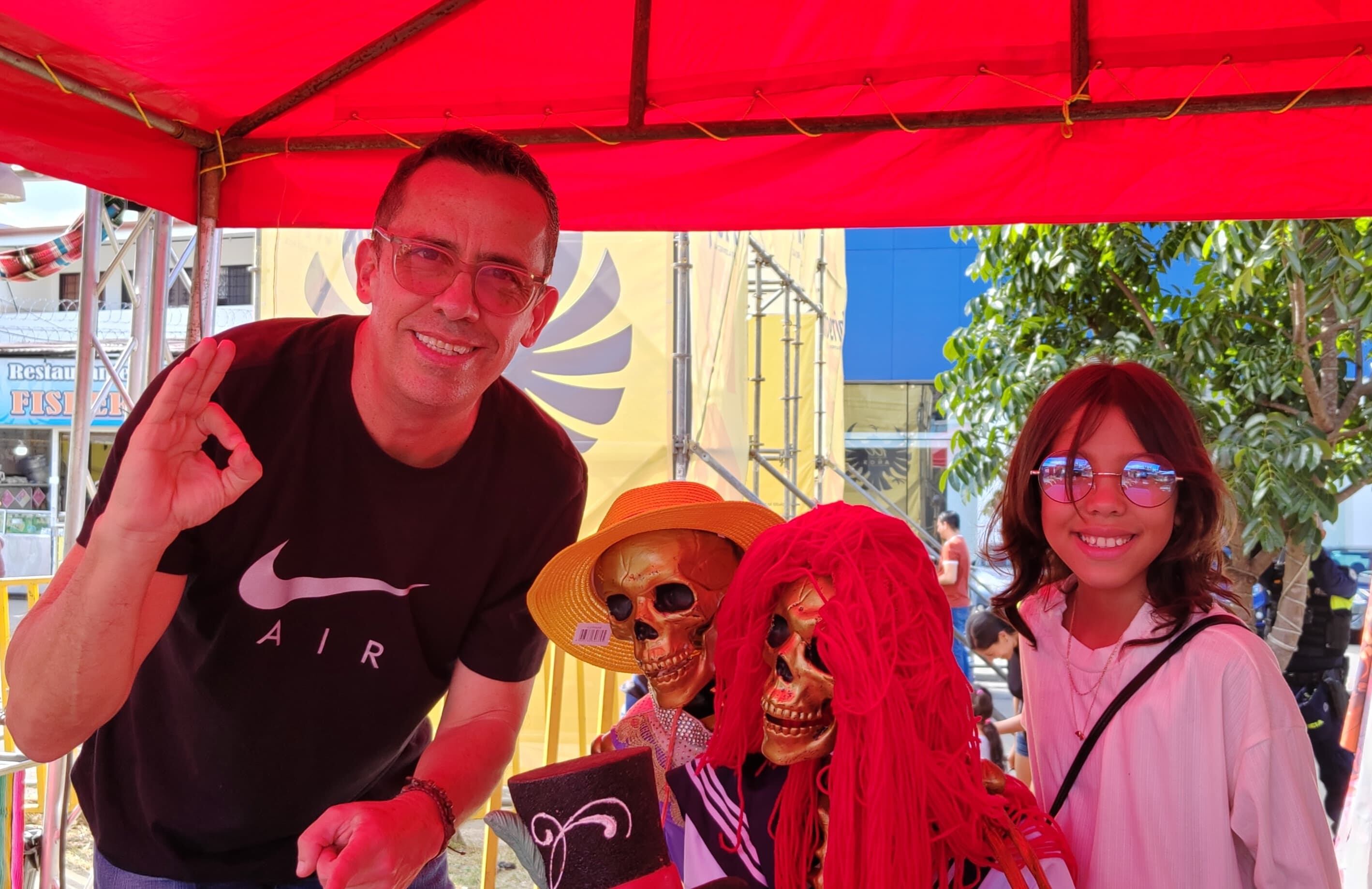 Mauricio Artavia (Papi Pazz) con su hija Alana