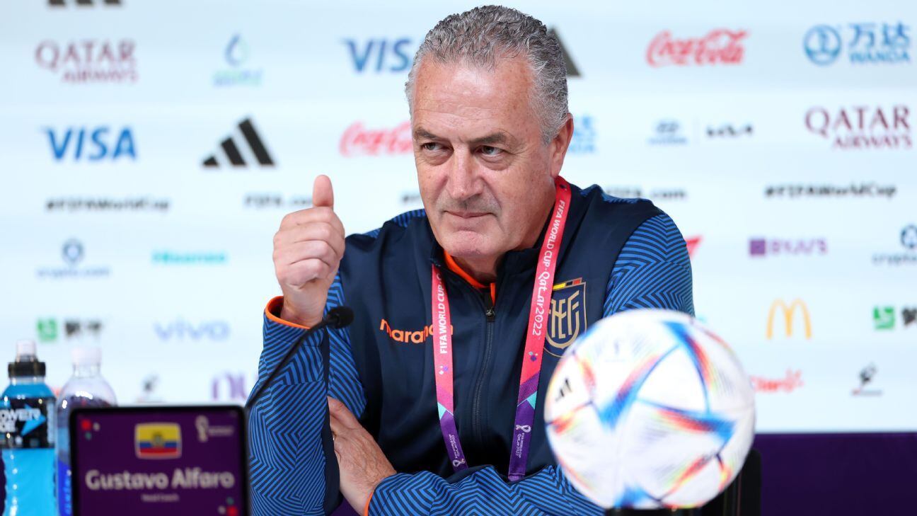 गुस्तावो अल्फोने बोका ज्युनियर्सचे दिग्दर्शन केले आणि निघून गेल्यानंतर इक्वाडोर येथे गेले.