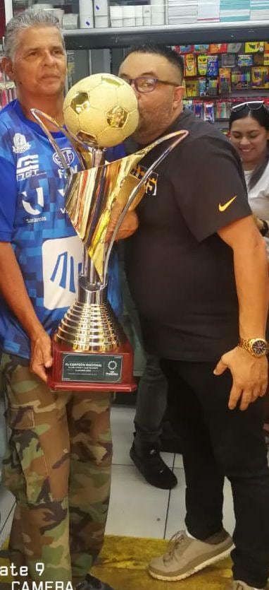 Alejandro Zúñiga Maroto, conocido en el mercado de Cartago como Chamber, fue designado por la revista National Geographic como el tico más feliz del mundo por eso lo buscamos este 2025 a ver si seguía siendo feliz.