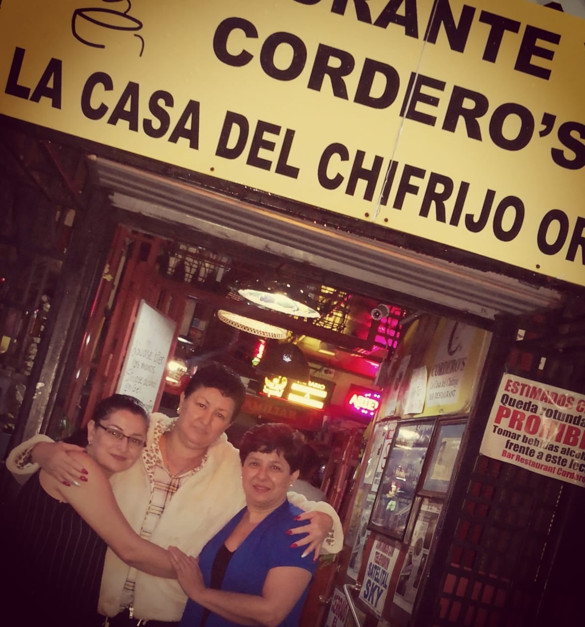 Las hijas del inventor del chifrijo reabren el bar restaurante que fundó don Miguel Cordero. En la foto, Lilliana, Yorleny y Andrea.