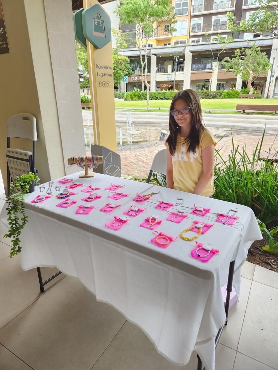 En San Joaquín de Flores, Heredia, vive una niña que parece tener alas en el corazón. Se llama Bianca Herrera Carranza y aunque el 17 de setiembre apenas cumplirá 13 años, ya sabe lo que significa luchar por los sueños