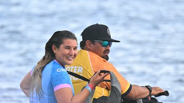 Ya se sabe si Brisa Hennessy puede competir o no este martes en el surfing olímpico