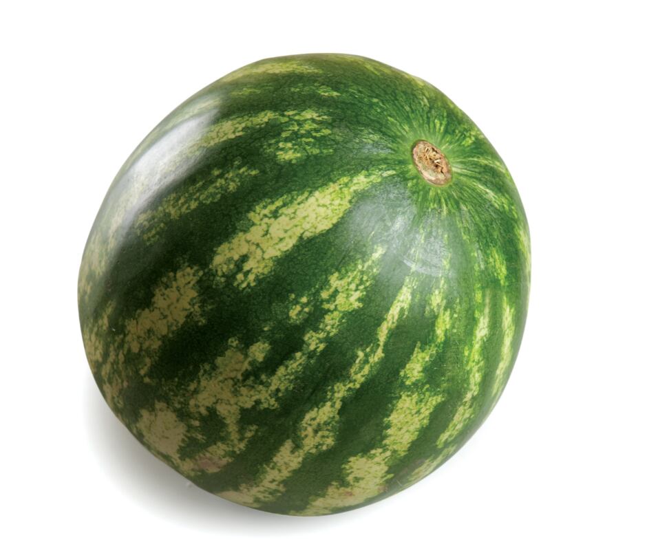 Una taza y media de sandía contiene 60 kcal
aproximadamente. Es el mejor hidratante, más del
90 por ciento es agua. El color rosado de su pulpa se
debe a la presencia del pigmento licopeno, sustancia
con capacidad antioxidante. Es un excelente diurético.