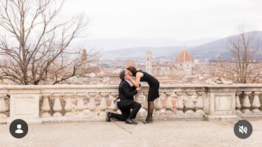 Expresentadora de Repretel le dio “sí, acepto” al creador del Chiliguaro en romántico lugar de Europa