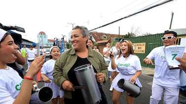 Carolina Delgado llegó, bailó, votó y advirtió, todo en menos de 15 minutos
