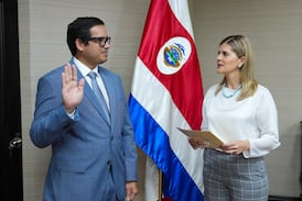 Gobierno nombra a Víctor Carvajal en importante cargo en medio de cuestionamientos