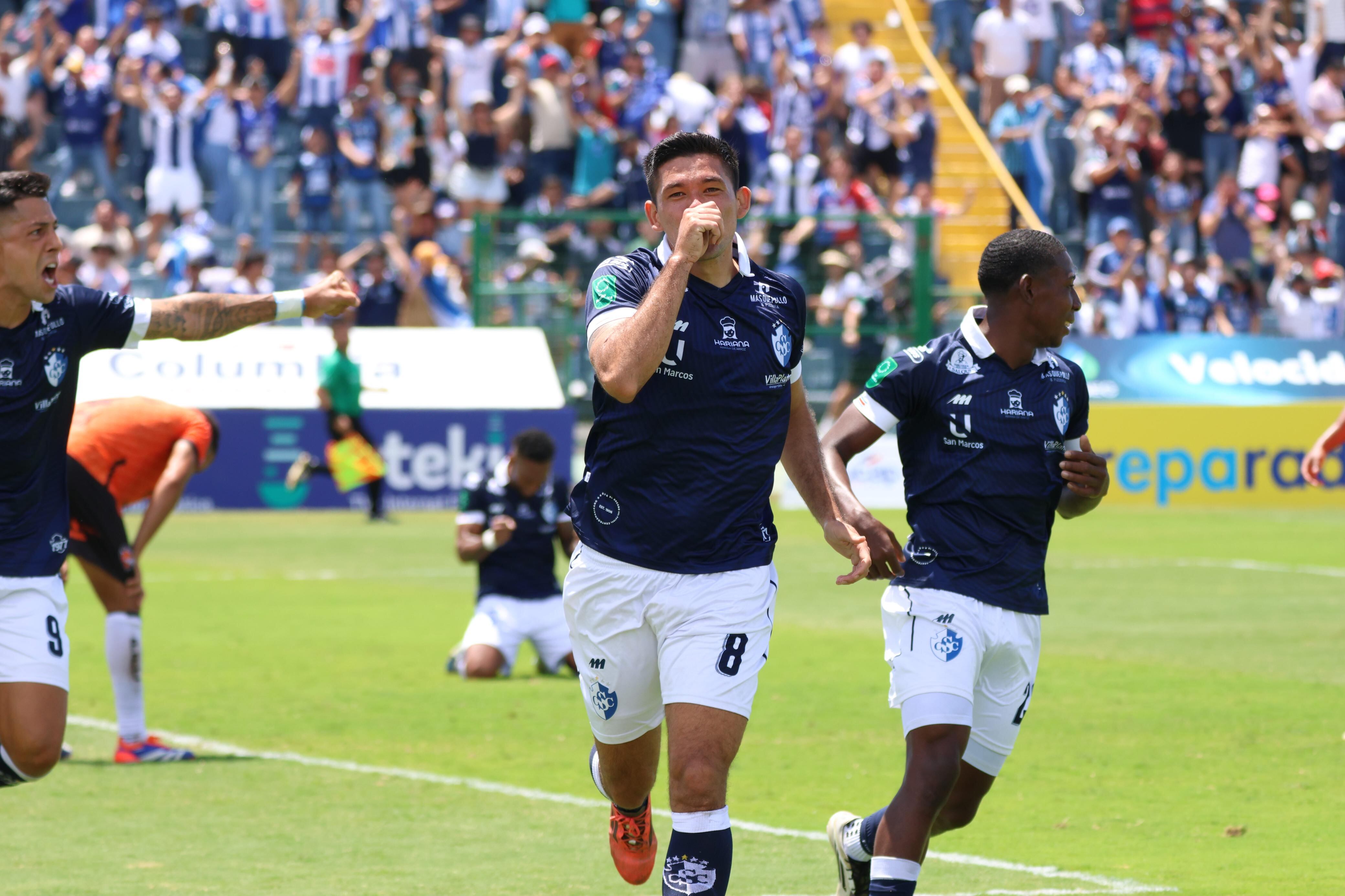Douglas López anotó el gol de la victoria de Cartaginés ante Puntarenas FC.