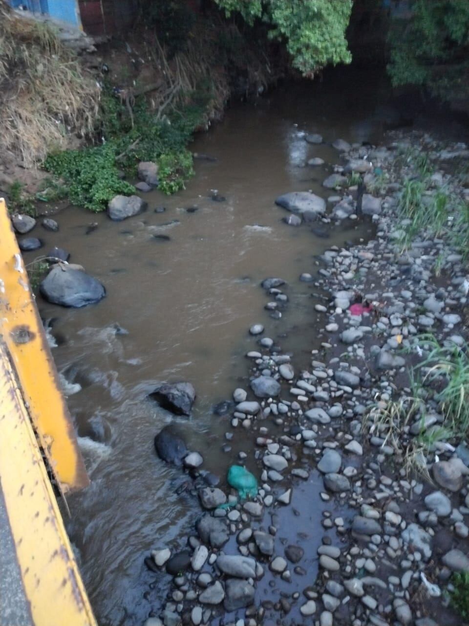 Los vecinos del distrito alajuelense, San Antonio del Tejar, tiraron el tapón porque ya no soportan más los hediondos olores que salen de la planta de tratamiento de aguas negras del aeropuerto Juan Santamaría