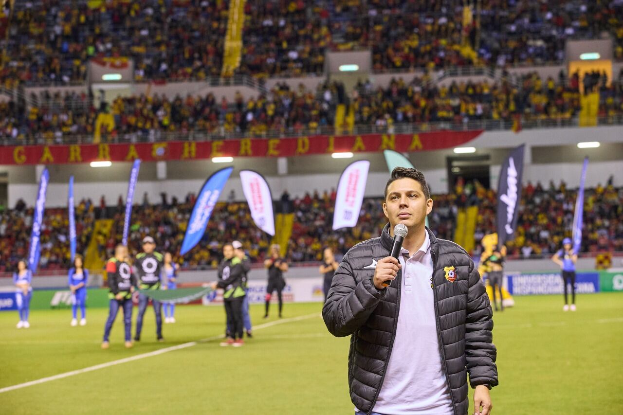 Daniel Calvo, Puppy, locutor y controlista de radio Columbia.