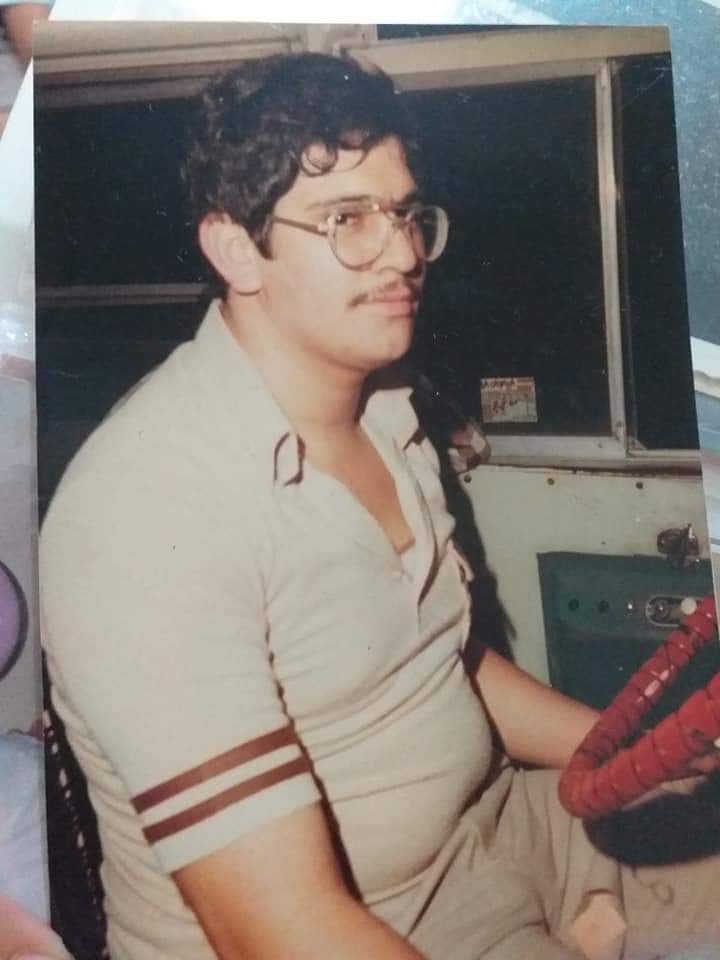 Ingrid Otárola Angulo, una aserriceña de 39 años que es chofer de bus para la empresa Grupo Auto Transportes Desamparados, empresa que le da servicio a Desamparados, Aserrí, La Capri y Los Guido, y que tuvo desde el 23 de febrero al 23 de julio, dos buses eléctricos. En la foto don don Víctor Hugo Otárola Corrales, papá de doña Ingrid y quien ya falleció.