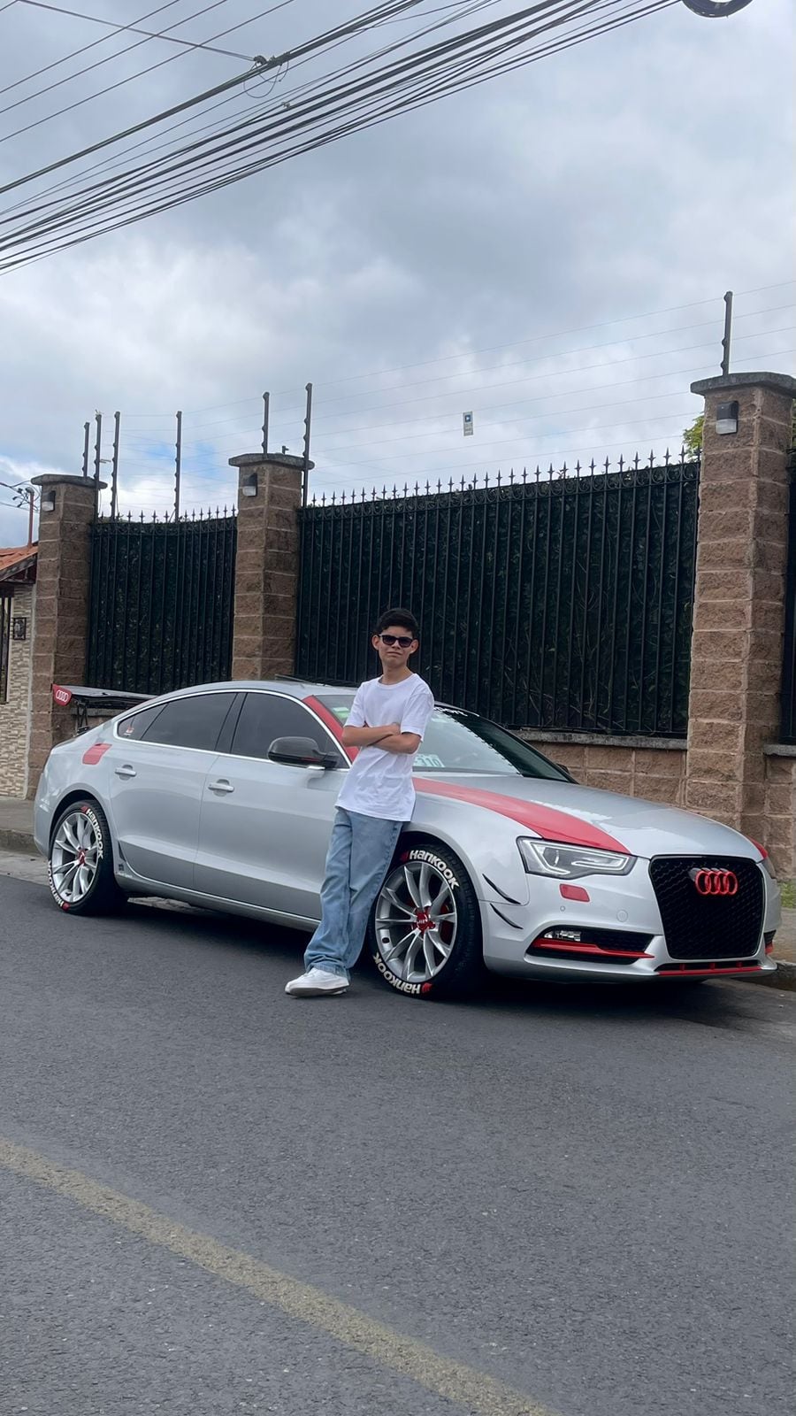 Julián Guzmán será el dueño del Audi cuando tengan 18 años