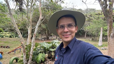 Periodista de Informe 11 se metió a un ataúd por gran rato y revela todo lo feo que sintió