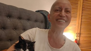 “Ella me da vida”: mujer con cáncer busca desesperadamente a su gatita Siam, desaparecida en Escazú