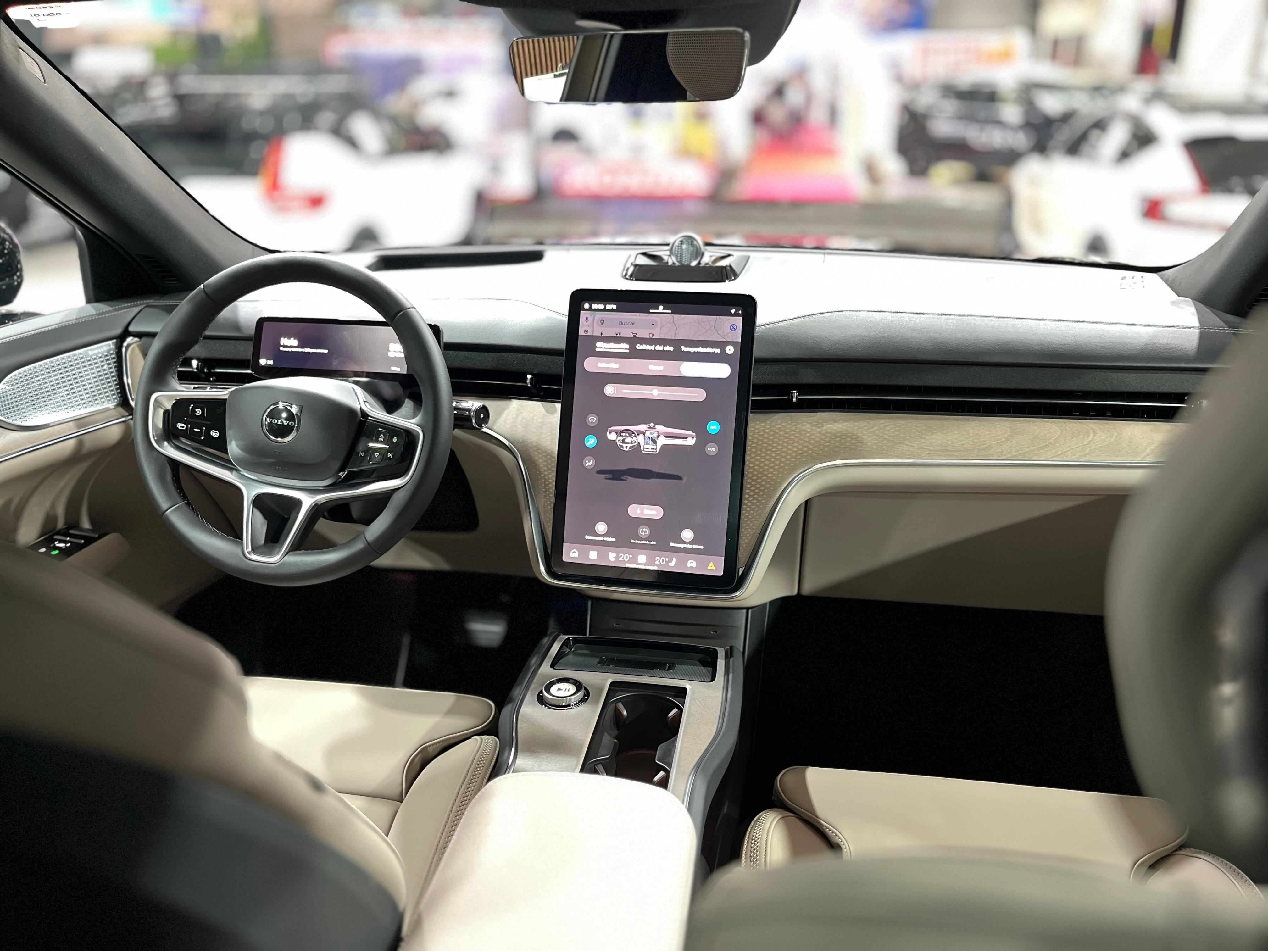 el Volvo EX90 ya está en Costa Rica y fue presentado al país la noche del pasado jueves 20 de marzo, cuando arrancó la Expomóvil 2025, que se lleva a cabo en el Centro de Eventos Pedregal.