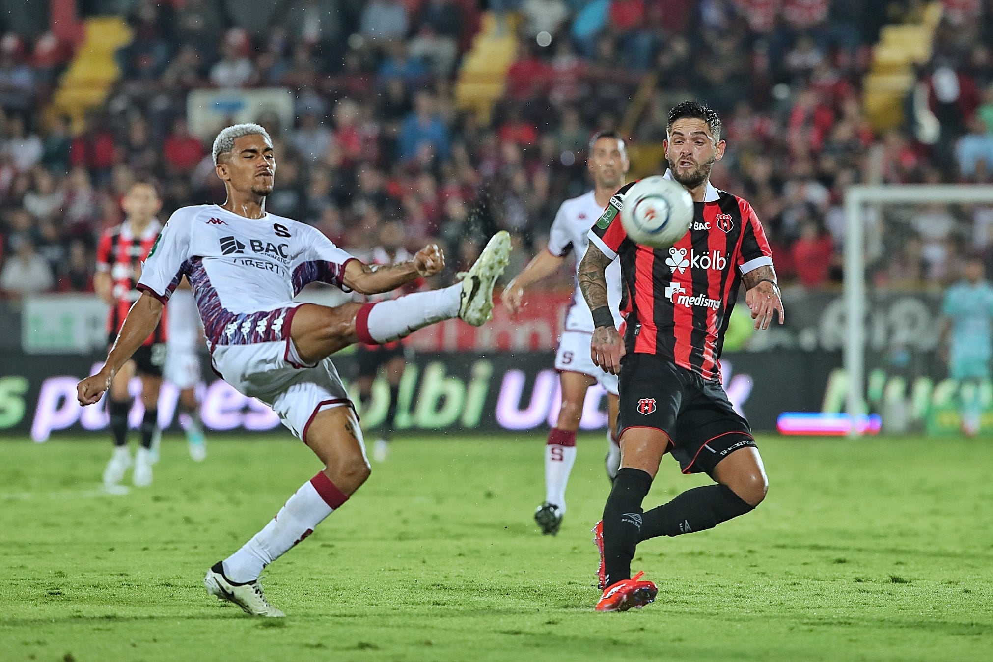 20/04/2024/ Clásico Nacional entre Liga Deportiva Alajuelense vs Deportivo Saprissa por la jornada 19 del torneo clausura de la Liga Promerica en el estadio Alejandro Morera Soto / Foto John Durán
