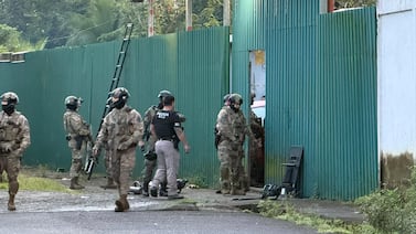 Adolescente de 15 años tenía un AR-15 y se enfrentó al SERT durante operativo en Limón