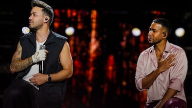 Fan de Romeo Santos ha dormido en el suelo y pagado una fortuna por seguirlo: este martes buscará lo único que le falta