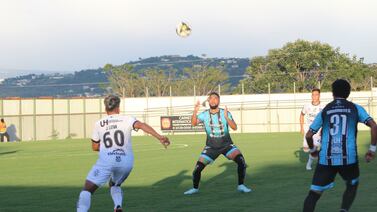 Leonel Moreira se convirtió en el héroe de Puntarenas en importante juego por el no descenso