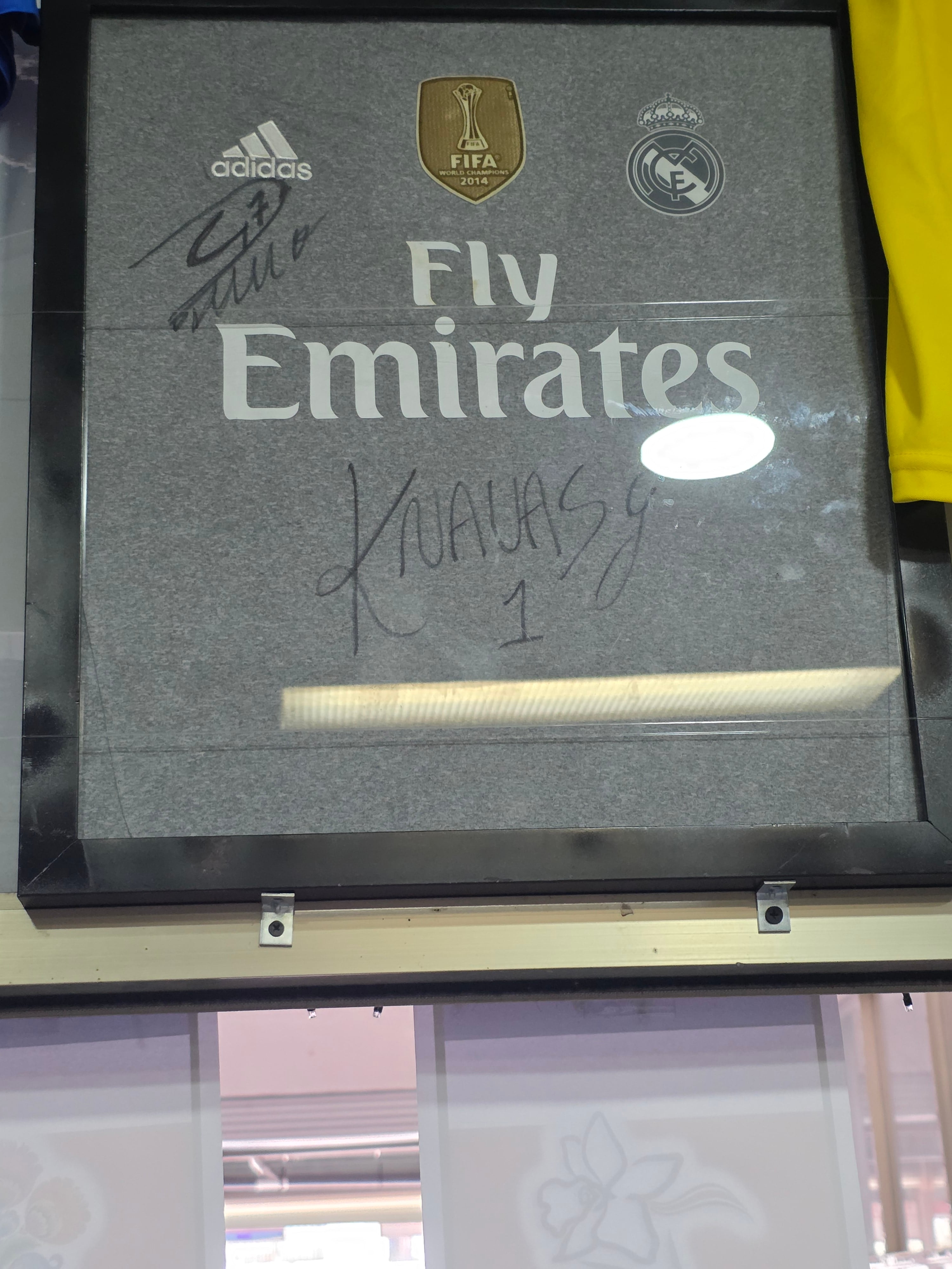 मारियो पिझारो, फुटबॉल चाहता जो ५० हून अधिक खेळाडूंच्या स्वाक्षऱ्या गोळा करतो