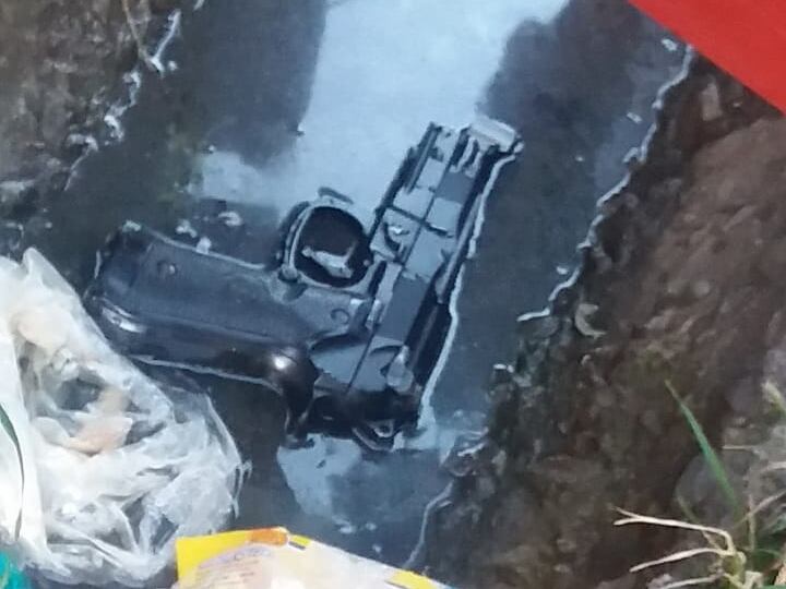 Detienen a sujetos que asaltaron a clientes de soda en San José y robaron un carro. Fotos MSP