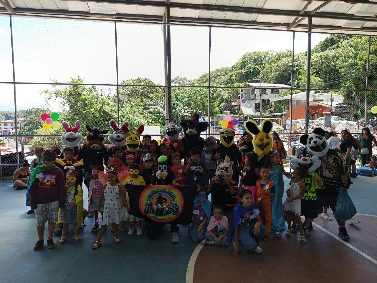 Hay un club de peluches motoqueros que se llaman Looney BikersClubcr que, posiblemente, usted ha visto rodando por las calles del país o le han tocado el corazón a algún conocido con la noble obra social que hacen