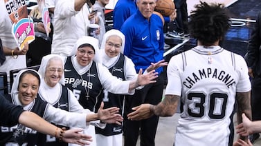 ¿Quiénes son las monjas que se volvieron la cábala de los Spurs en la final del Oeste?