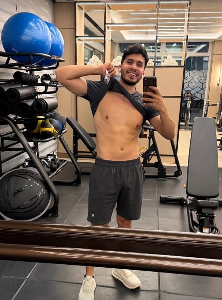 आर्या व्लॉग, सामग्री निर्माता