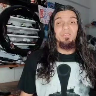 Hace diez años, una bala perdida, en medio de una balacera, cambió para siempre la vida de Esteban Mejía Salgado, un vecino de San Rafael de Heredia que hoy tiene 48 años.