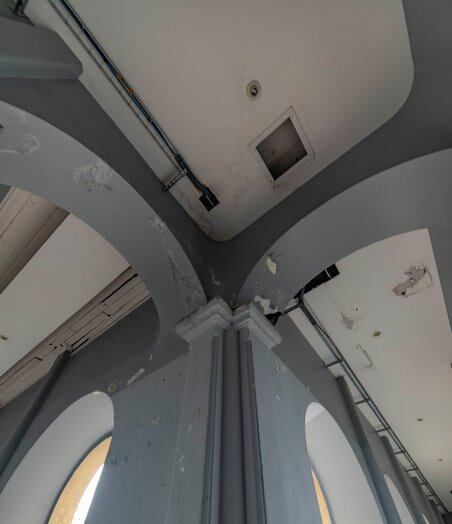 El edificio del Colegio Superior de Señoritas está muy enfermo, de hecho, está considerado como un enfermo crónico debido a filtración de la humedad que por años afecta la salud de sus paredes. Es por eso que el Centro de Patrimonio Cultural le mete mano con una profunda restauración