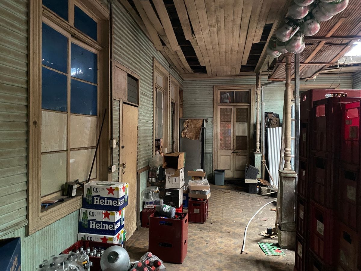 Esta parte pocos la conocen, pero vea que Rafa's está construido en una propiedad vieja.