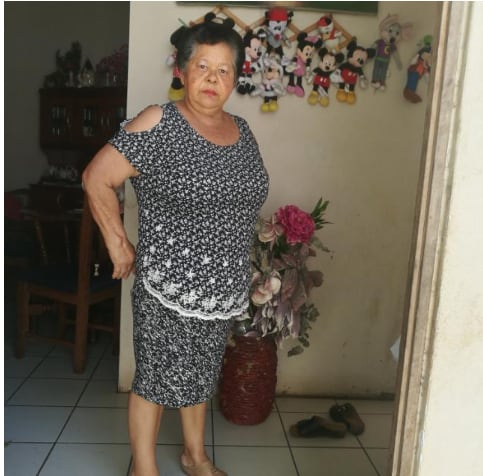 Doña Gerardina aprovecha el tiempo, y le encanta salir a vender para estar ocupada. Foto: Cortesía