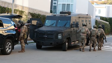 Se entrega esposa de sospechoso de planear atentado contra exministro Michael Soto y juez la envía a prisión