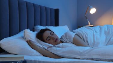 ¿Por qué soñamos con personas que no vemos hace años? La ciencia lo explica