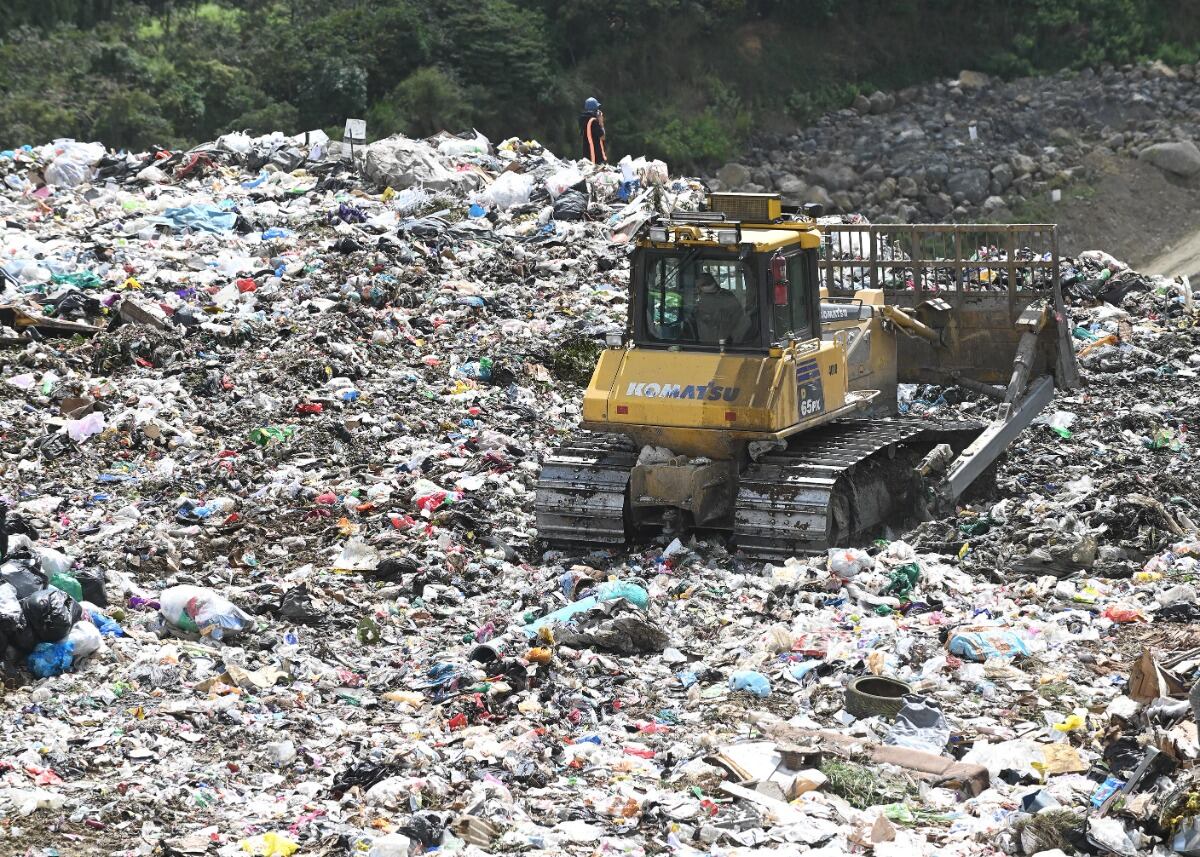 Imagen de desechos en el Parque Tecnológico Ambiental Aczarri, en El Huazo, Desamparados.