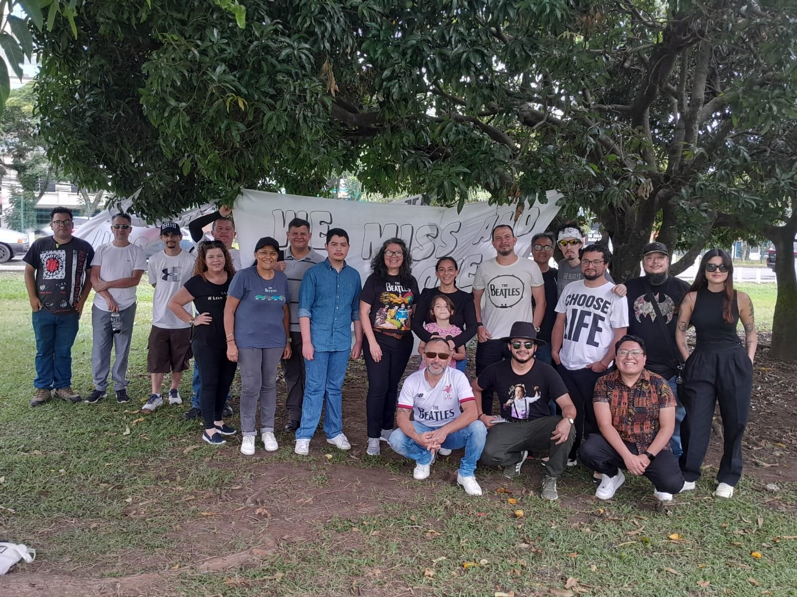 Niña que se quedaba sin merendar para escuchar a The Beatles hoy dirige un club de fans.